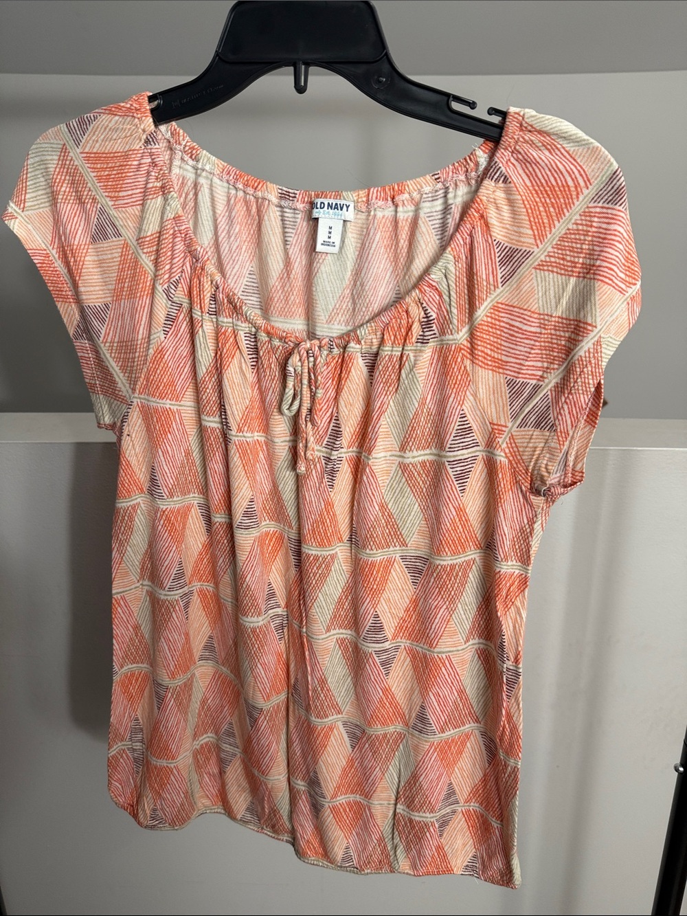 Old Navy Coral and Cream Patterned Tie-Front Scoop Neck Blouse